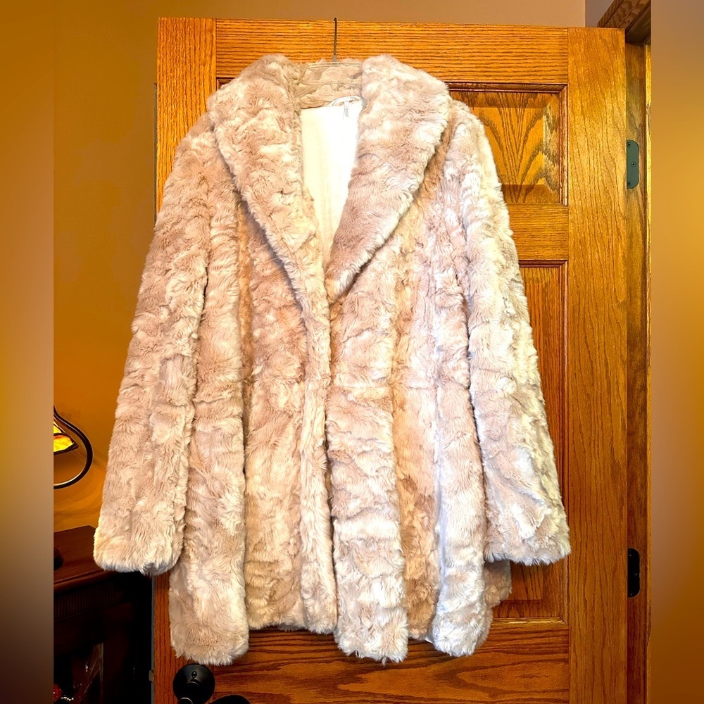 Hard to find!! 🎊Free People Faux Fur Coat - Picture 1 of 7